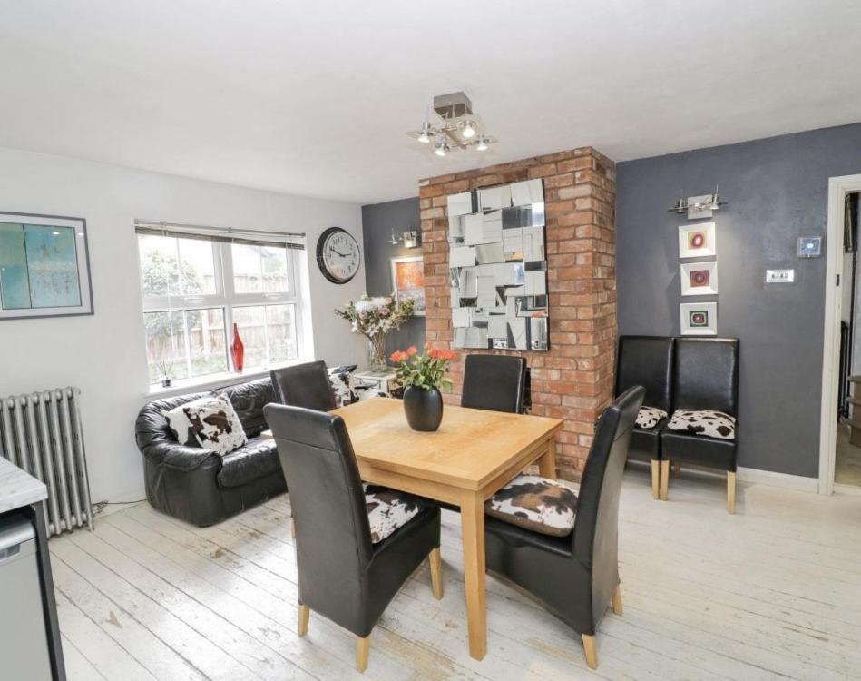 Lovely Comfortable 3 Bed Home, Worcester Exterior foto