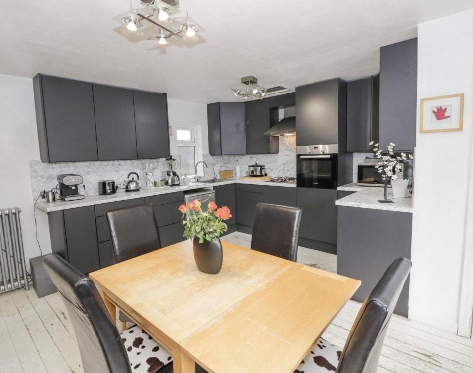 Lovely Comfortable 3 Bed Home, Worcester Exterior foto
